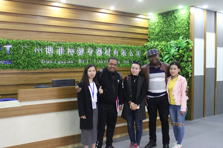 马拉维客户来中国找一色桃子在线视频桃子视频观看免费完整